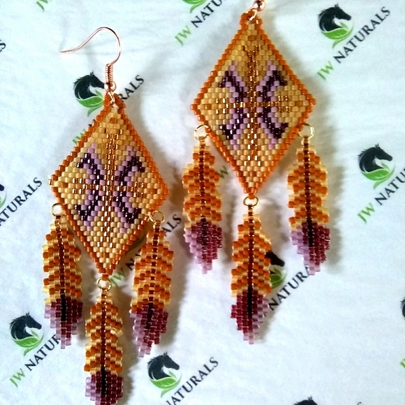 SOLD🎉HP🎉 JRW Handmade Feathers Purple Earrings - Picture 3 of 8
